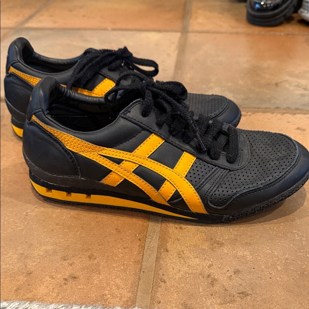 Onitsuka Tiger by Asics Men's Black and Yellow Sneakers